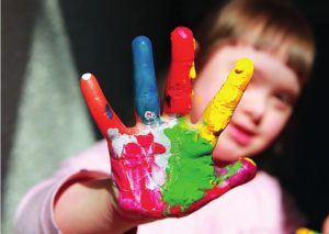 bunte Kinderhandfläche