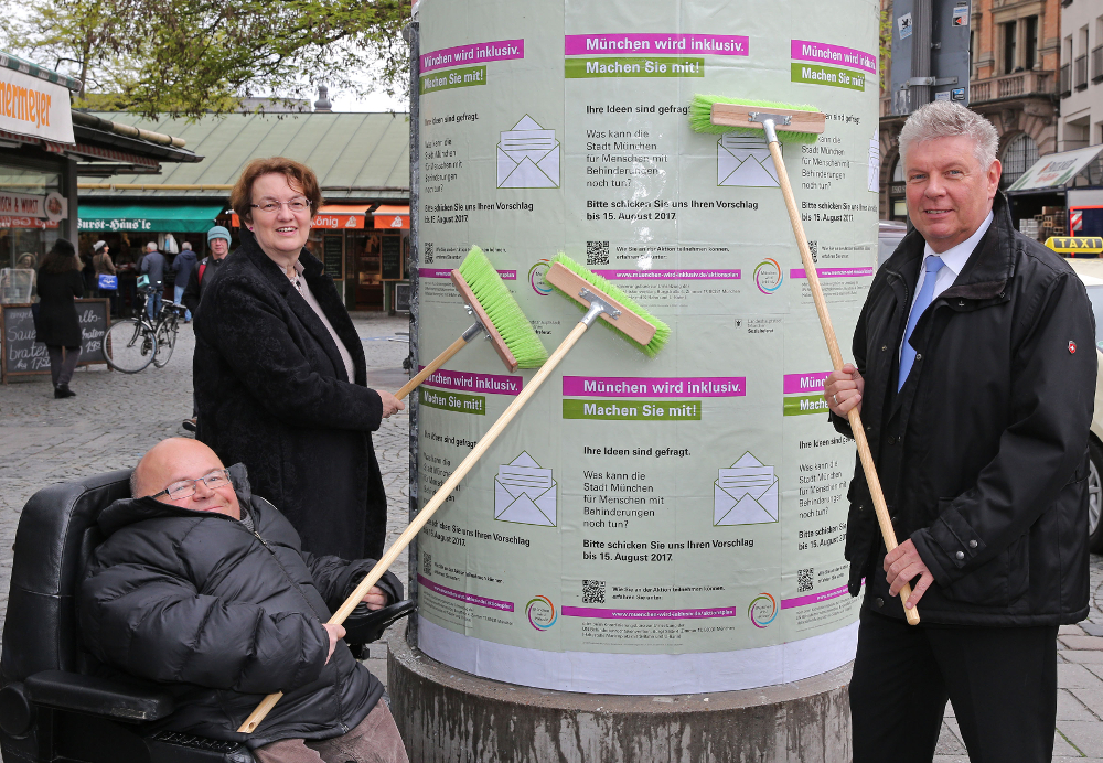 Oberbürgermeister Dieter Reiter (rechts), Bürgermeisterin Christine Strobl und Oswald Utz, ehrenamtlicher Behindertenbeauftragter der Landeshauptstadt München.